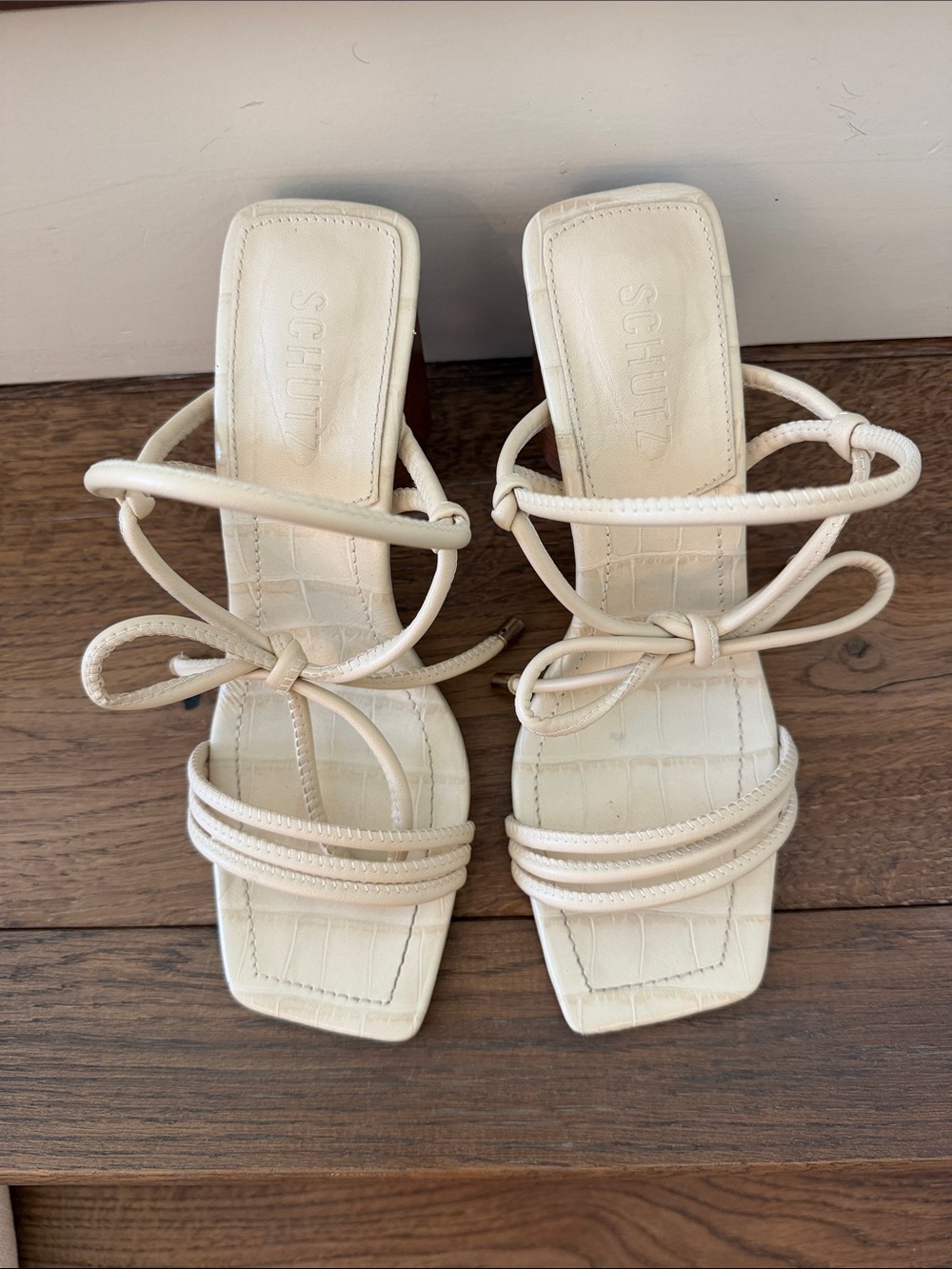 Schutz cream tie shoes size 7